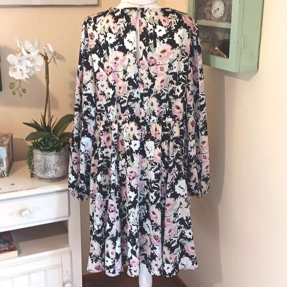 Torrid Black and Pink Floral Blouse . Garden Girl. Wedding Guest. Sunday Brunch - Picture 9 of 16